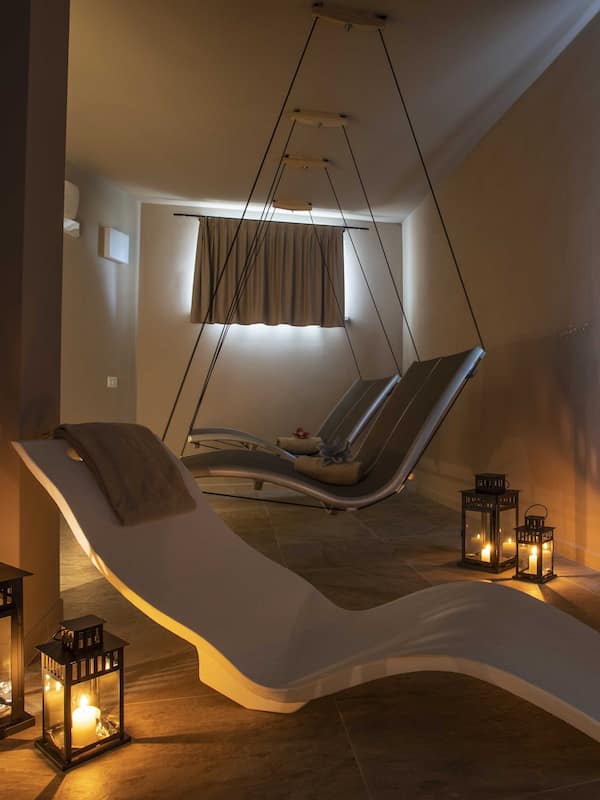 Een sauna, een bubbelbad, een Turks bad/hammam, lichaamsbehandelingen