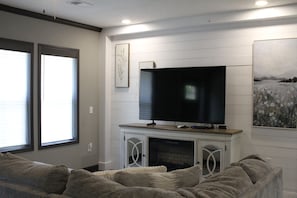 TV, fireplace
