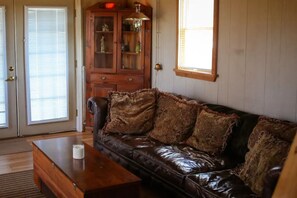 Smart TV, Netflix, DVD player, books