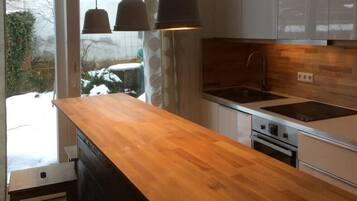 KĂŒhlschrank, Mikrowelle, Ofen, Herdplatte