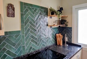 Private kitchen - 3Bedroom apt with stunning Canal and Mountain views. 2 mins walk to Arenal Beach (Jávea)