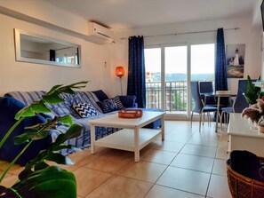 Living area - 3Bedroom apt with stunning Canal and Mountain views. 2 mins walk to Arenal Beach (Jávea)