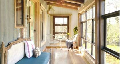 Cozy little house surrounded by fruit trees in a private condominium.