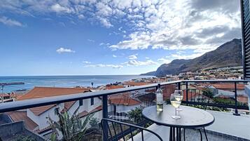 Apartment | 2 bedrooms, travel cot