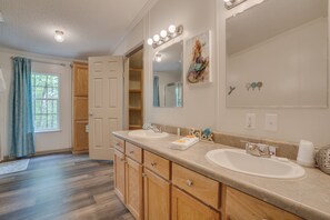 Combined shower/tub, towels, soap, toilet paper