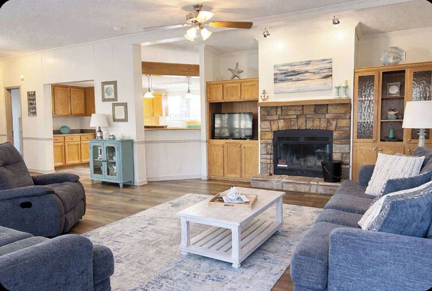 Télévision, cheminée