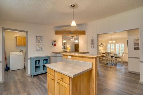 Cabin J at Safe Harbor Brady Mountain on Lake Ouachita!