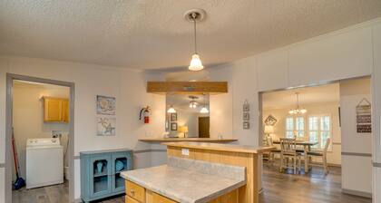 Cabin J at Safe Harbor Brady Mountain on Lake Ouachita!