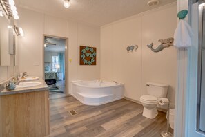 Combined shower/tub, towels, soap, toilet paper