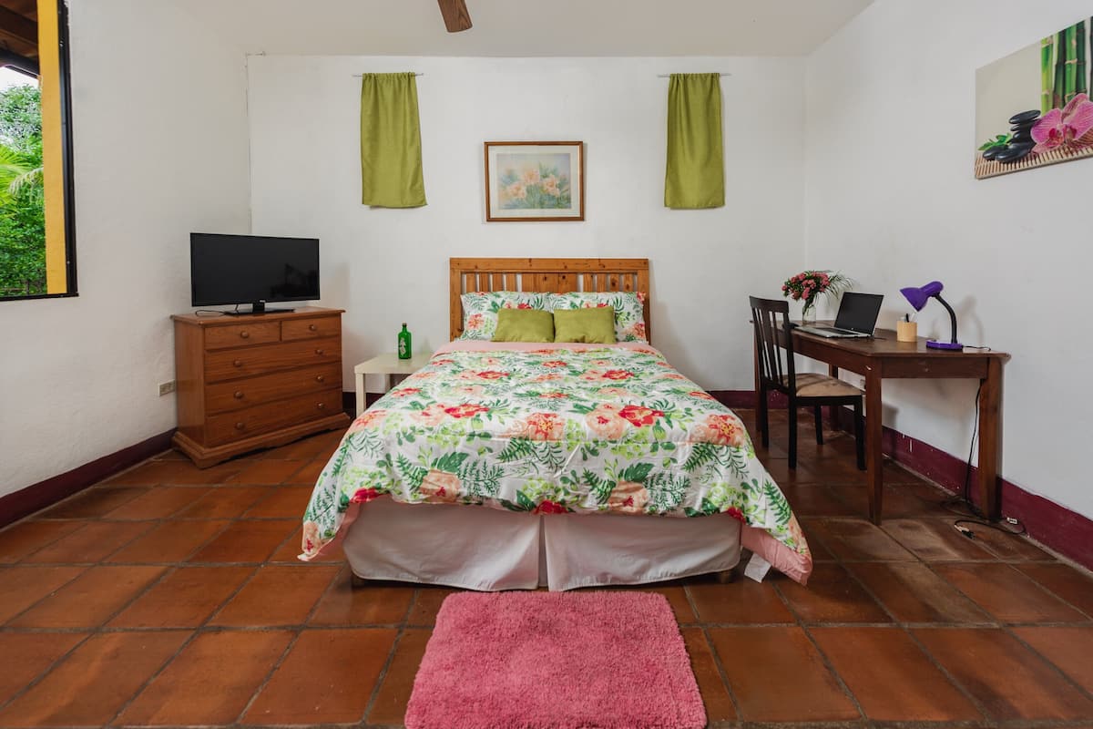 Basic Cabin, 1 Queen Bed, Accessible, Smoking | Free WiFi, bed sheets