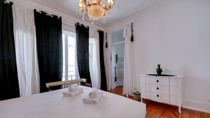 3 makuuhuonetta, silitysrauta/-lauta, ilmainen Wi-Fi, vuodevaatteet