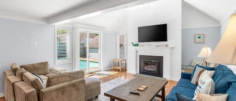 Smart TV, fireplace