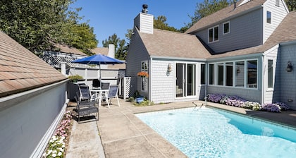 Pool Villas- 2 bedroom, 2 bath, sleeps 4, heated pool, gas fireplace & grill