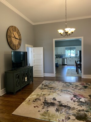 Interior - 2nd Street Retreat (Pulaski)