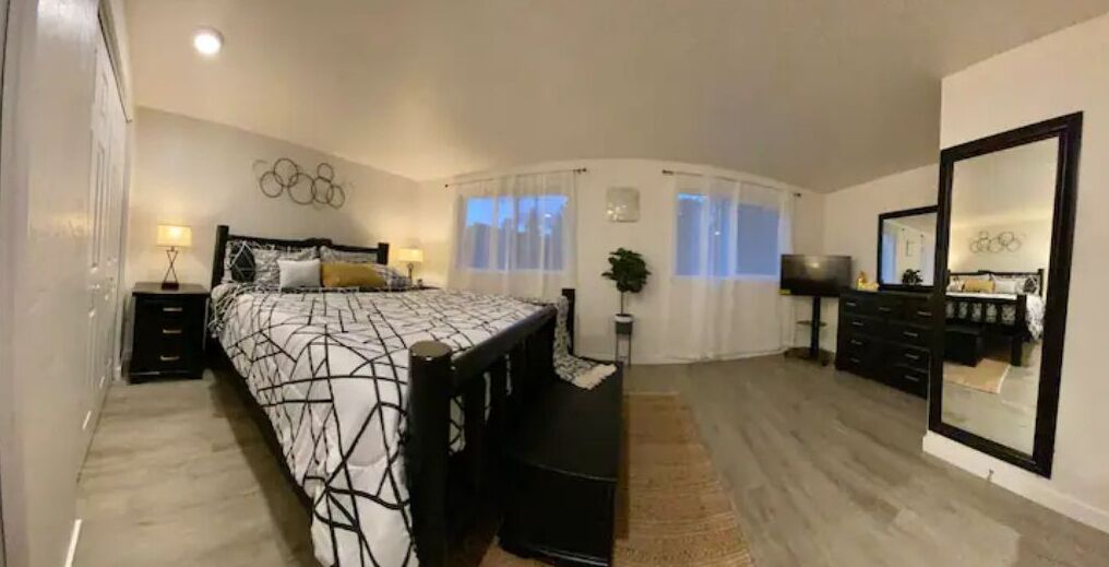 2 多间卧室、办公桌、旅行婴儿床、免费 WiFi