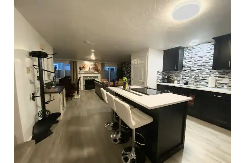 WELCOME TO LOUIE DUCK HOUSE-C! 2BR & 2BA SLEEP-5