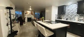 WELCOME TO LOUIE DUCK HOUSE-C! 2BR & 2BA SLEEP-5