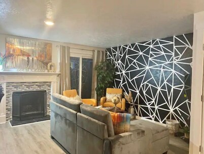 WELCOME TO LOUIE DUCK HOUSE-C! 2BR & 2BA SLEEP-5