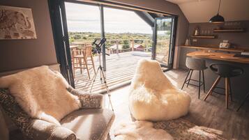 1 bedroom, individually decorated, individually furnished