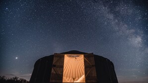 A large observatory with a telescope and a viewing platform. - Zen Jungle Retreat (Holsworthy)