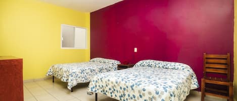 Quarto casal standard | Ferros/tábuas de passar roupa, Wi-Fi de cortesia