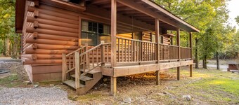 Cabin F at Safe Harbor Brady Mountain on Lake Ouachita!