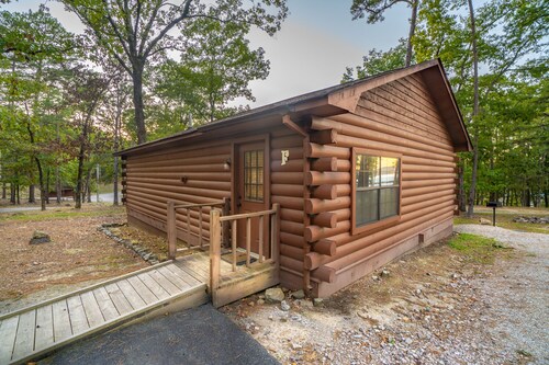 Cabin F at Safe Harbor Brady Mountain on Lake Ouachita!