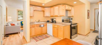 Relaxing Downtown 2BR Abode