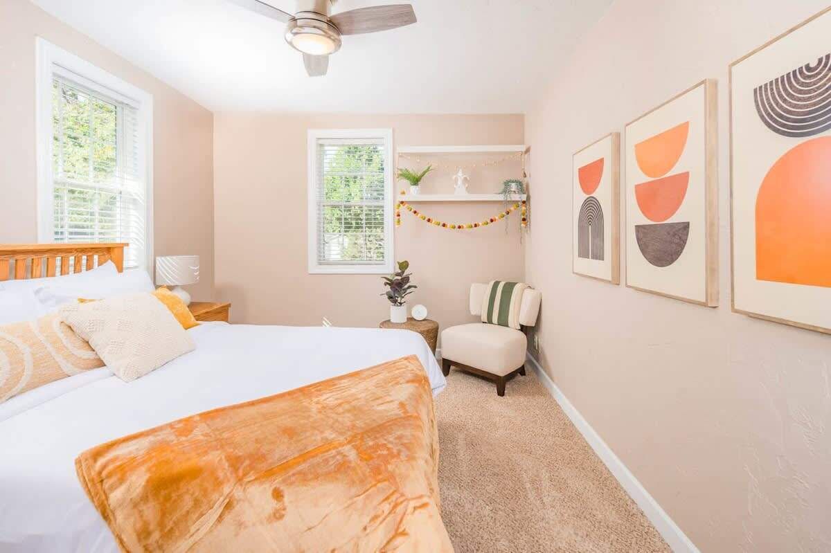 2 bedrooms, iron/ironing board, WiFi, bed sheets