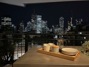 Outdoor dining - Stunning One Bedroom Unit in the Heart of Kangaroo Point (Kangaroo Point)