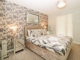 3 bedrooms, individually decorated, individually furnished, free WiFi