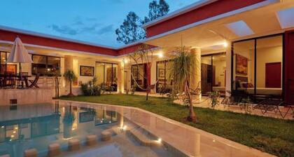 Villa Chicatanas Beautiful! 15 minutes to downtown.