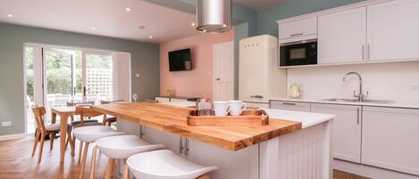 Dishwasher, cookware/dishes/utensils