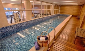 Indoor spa tub