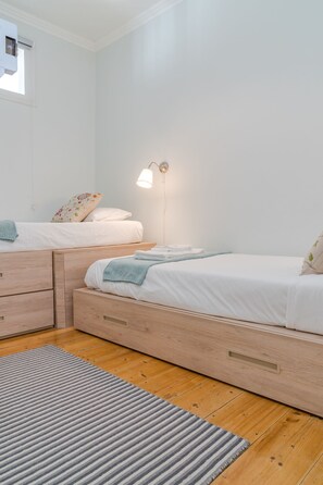 2 chambres, fer et planche à repasser, lit parapluie, Wi-Fi gratuit