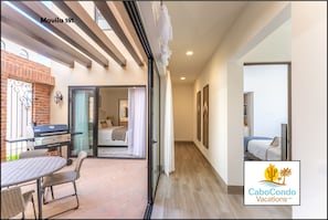 2 chambres, coffres-forts dans les chambres, fer et planche Ă repasser