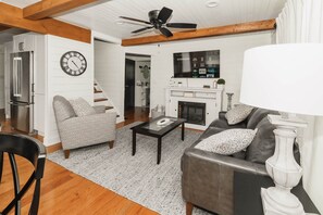 Living area - DMR Ranch House | 3-Levels | Max Capacity 12 (Franklin County)