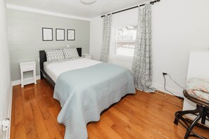 5 bedrooms, WiFi, bed sheets, wheelchair access
