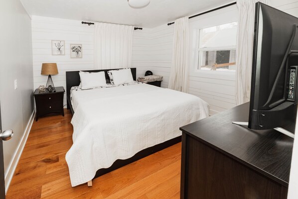 5 bedrooms, WiFi, bed sheets, wheelchair access