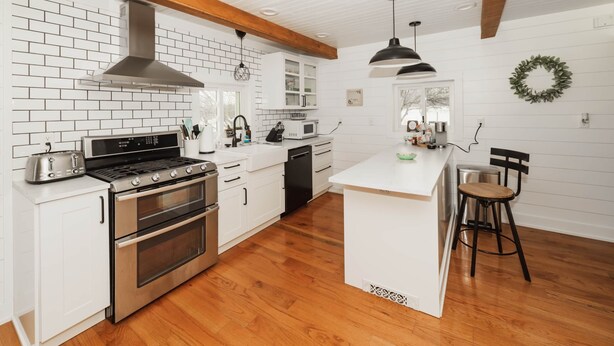 Private kitchen - DMR Ranch House | 3-Levels | Max Capacity 12 (Franklin County)