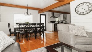 Living area - DMR Ranch House | 3-Levels | Max Capacity 12 (Franklin County)