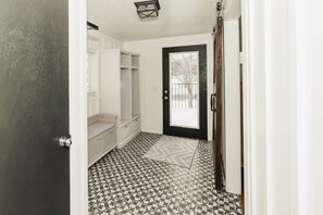 Interior - DMR Ranch House | 3-Levels | Max Capacity 12 (Franklin County)