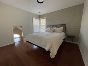 Habitació familiar | Bany | Dutxa, articles de tocador gratuïts, assecador de cabells i tovalloles 