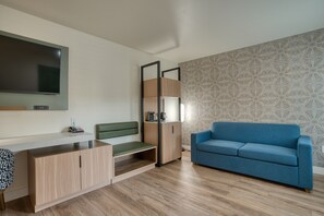 Camera Deluxe, 1 letto king con divano letto | Biancheria da letto di alta qualità, copriletto in piuma