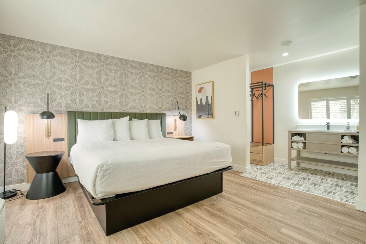 Deluxe Room, 1 King Bed