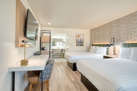 Hochwertige Bettwaren, Daunenbettdecken, Pillowtop-Betten, Schreibtisch. La Casa Inn