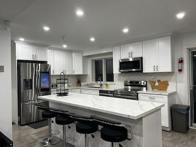 Large Spacious Waterfront Cottage