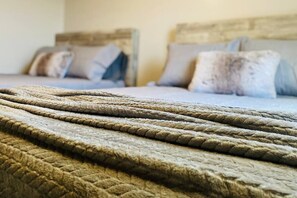 3 bedrooms, iron/ironing board, WiFi, bed sheets