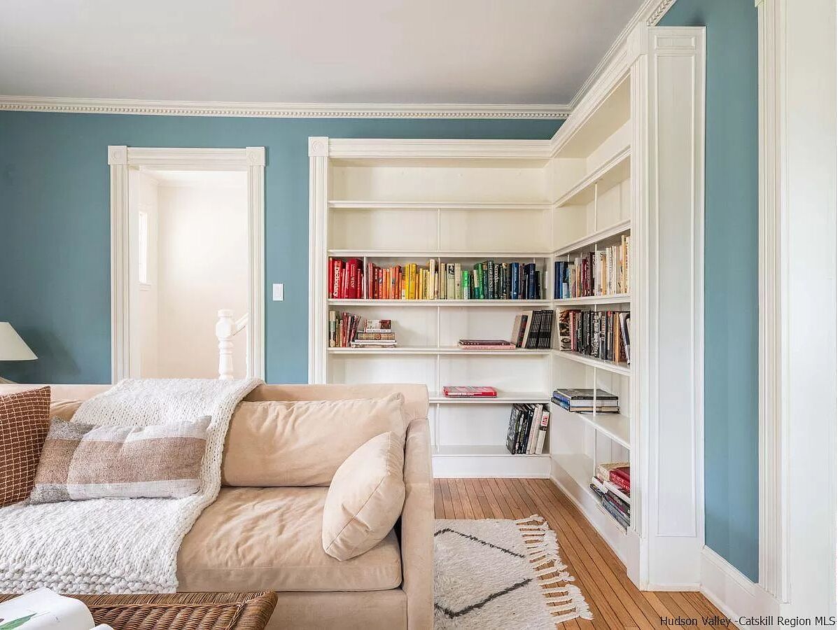 Cheerful, renovated 4 bedroom, 10 min walk to town