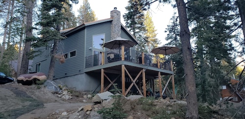 Rustic cabin in the Shaver/Huntington lake area